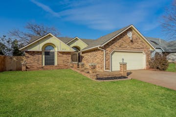 2713 Amber St Moore, OK 73160